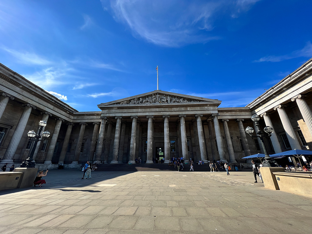 Căutând nestemate în Muzeul Britanic
